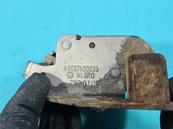 Vänster Baklås A9067400088 VW Crafter 06-11 image 10