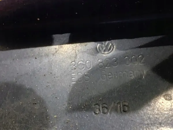 Bisagra del capó delantero derecho VW Passat B8 Kombi image 3