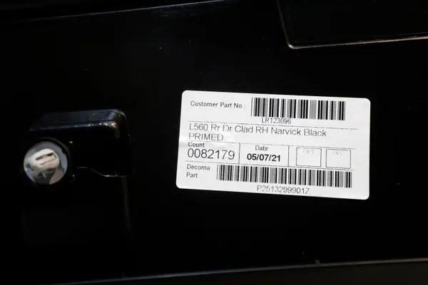OEM J8A2-274A48-B Höger Bakdörrlist image 3