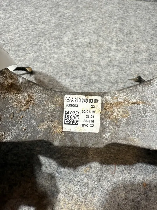 MERCEDES GLC X253 Engine Mount A2132400300 image 3