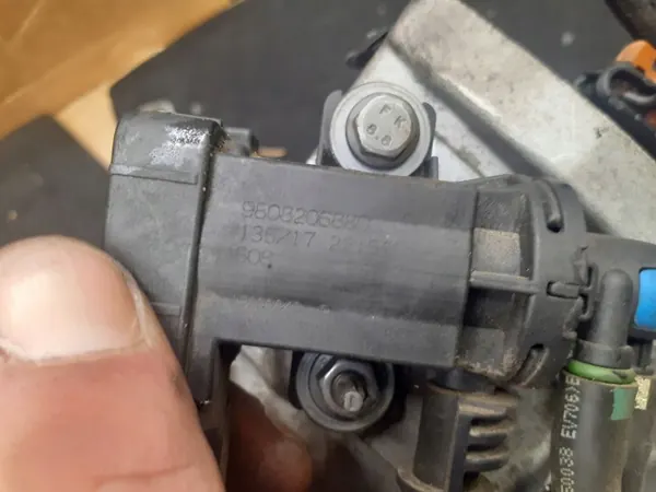 Soupape de vide turbo Ford OE OEM 9808206880 image 4