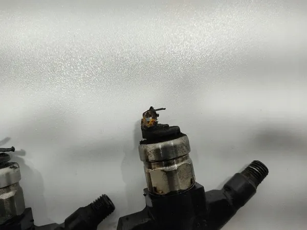 Injektorer Nissan Cabstar Renault Maxity 2.5 DCI OEM image 8