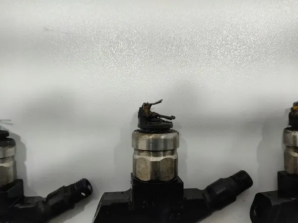 Injektorer Nissan Cabstar Renault Maxity 2.5 DCI OEM image 9