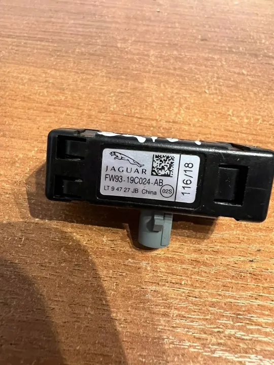 Amplificateur d'antenne Jaguar D2181 pour F-PACE (X761) image 4