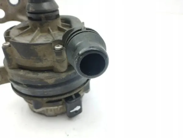 Bomba de agua Mercedes-Benz OEM A2438302600 - Usada image 5