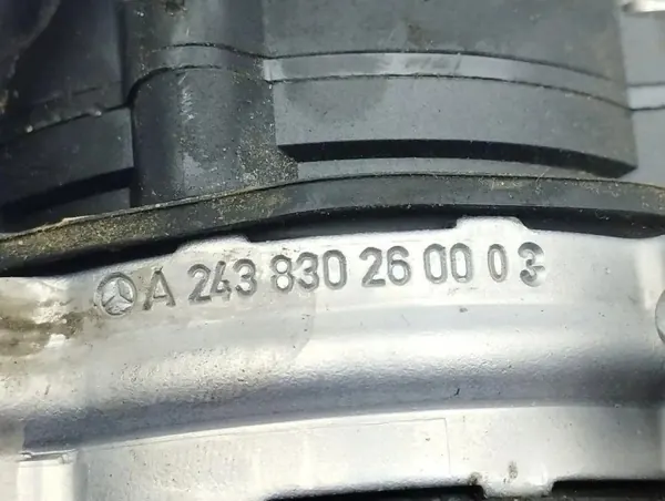 Bomba de agua Mercedes-Benz OEM A2438302600 - Usada image 7