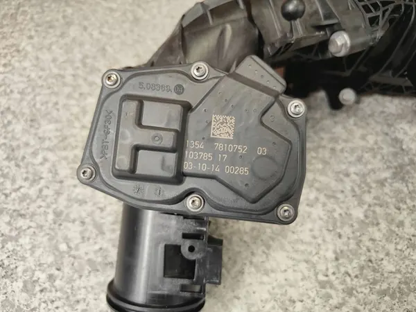 BMW F30 F32 F10 F15 F25 N57 3.0D 3.5D Coletor de admissão - 7811909 image 7