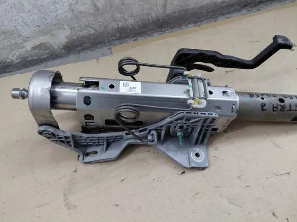 Opel Astra J ohjauspylväs OEM 39011452 image 3