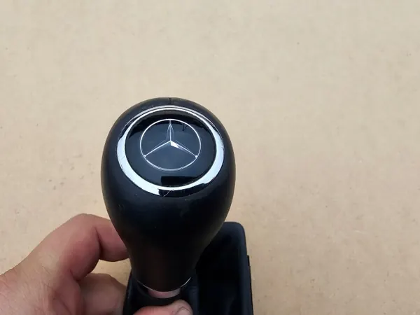 Pomo de cambios cuero negro OEM 2192670110 Mercedes CLS image 6