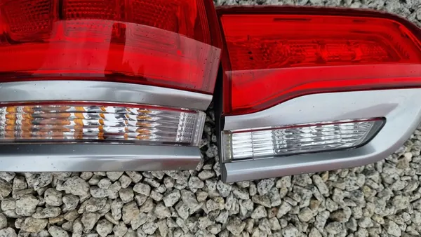 CONJUNTO DE LUCES TRASERAS JEEP GRAND CHEROKEE WK2 2016-2020 image 8
