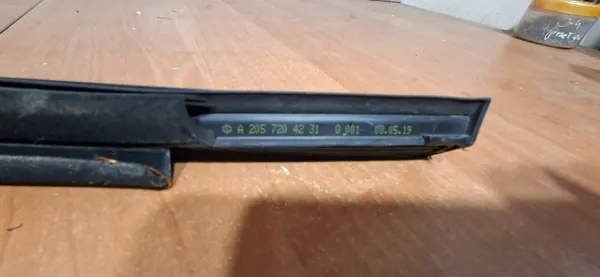 Mercedes W205 fram höger fönsterpackning OEM A2057204231 image 3