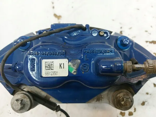 Étriers et disques Brembo OEM pour BMW G20 330i image 5
