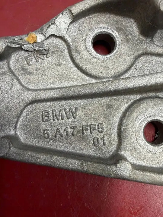 Soporte escape BMW X3 G45 OEM 5A17FF5 - Usado image 3