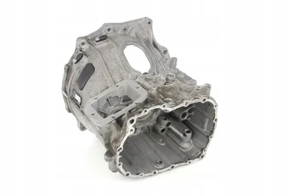 Carter de boîte Iveco Daily 3.0 OEM 8871995 - Avant image 6
