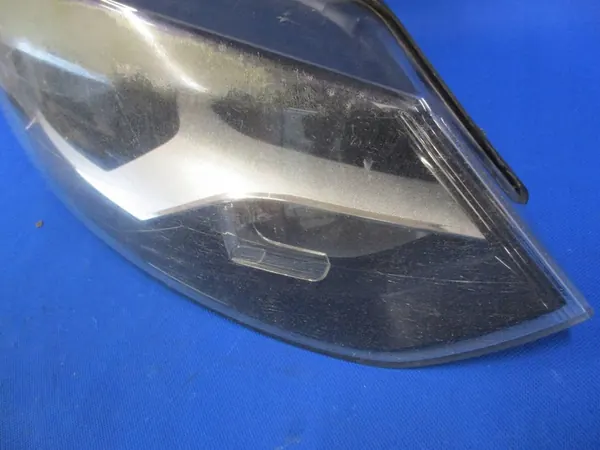 Farol dianteiro direito VW Polo V image 4