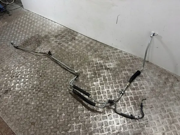 Conduit refroidisseur d'huile Chevrolet Camaro OEM 84894912 image 3