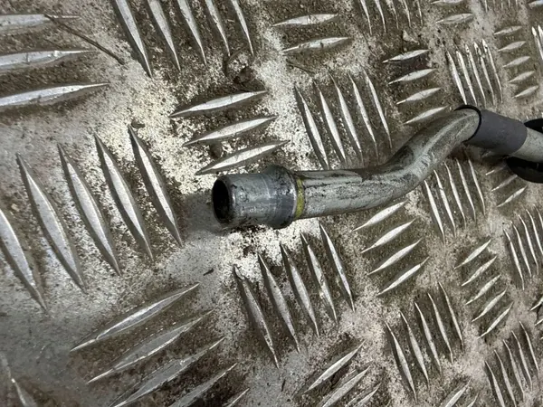 Conduit refroidisseur d'huile Chevrolet Camaro OEM 84894912 image 5
