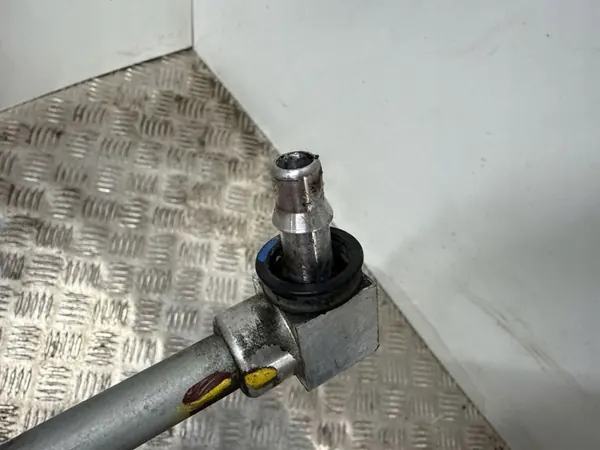 Conduit refroidisseur d'huile Chevrolet Camaro OEM 84894912 image 7