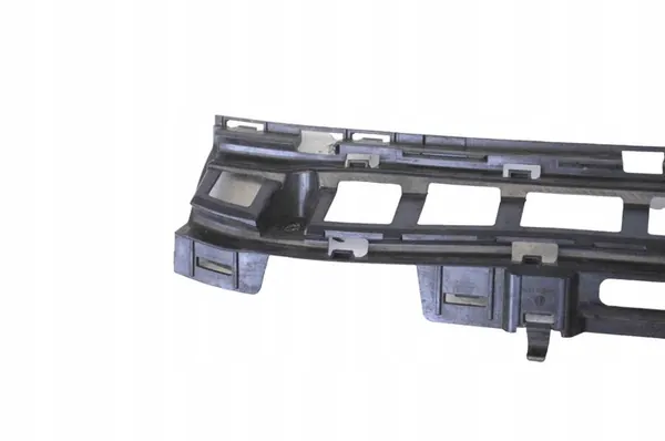 Bakre stötfångarfäste Mercedes C W205 A2058854014 image 3