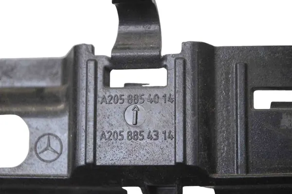 Bakre stötfångarfäste Mercedes C W205 A2058854014 image 5