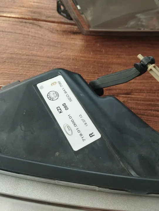 Skoda Octavia III Halogenscheinwerfer OEM 5E094170 Paar image 3