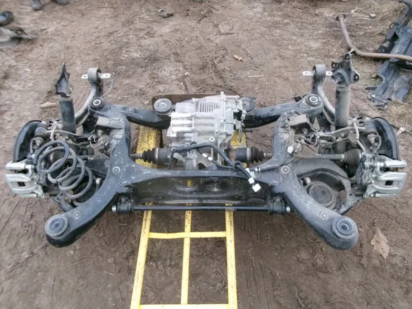 Viga Suspensión Trasera Lexus RX 450H OEM Usado image 2