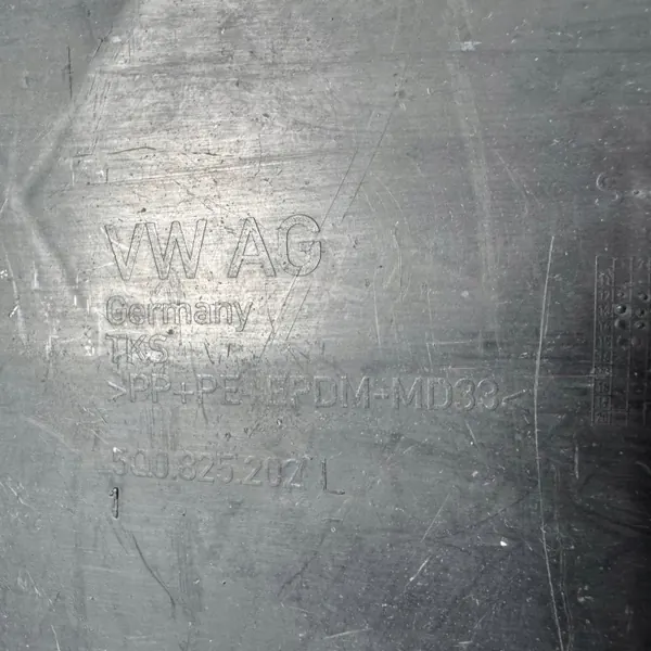Oikea Alustansuojus OEM 5Q0825202L Audi A3 8V image 10