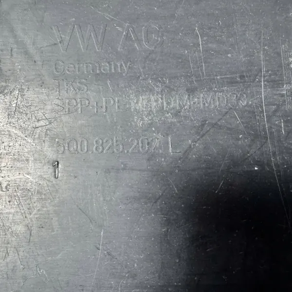 Oikea Alustansuojus OEM 5Q0825202L Audi A3 8V image 8
