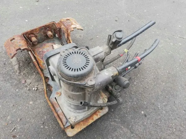 Soupape EBS OEM 5010612854 pour remorque Renault DXI image 2