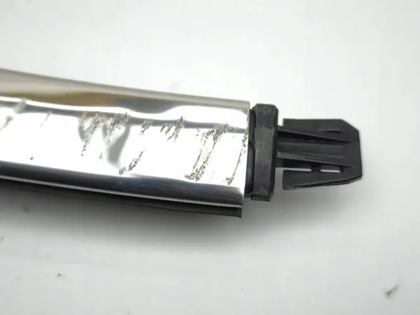Citroen C5 Aircross Moldura Ventana Trasera OEM 9819474677 image 3