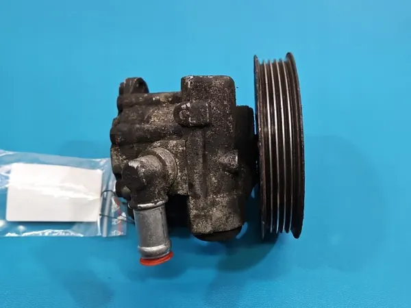 Ohjaustehostimen pumppu VW Passat B5 1.9 TDI OEM 8D0145156K image 5
