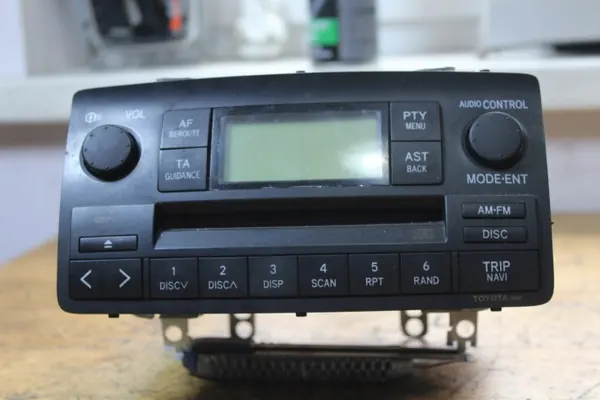 Radio Toyota OEM 86120-1A180 para Corolla E12 image 2