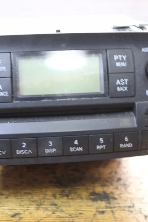 Radio Toyota OEM 86120-1A180 para Corolla E12 image 3