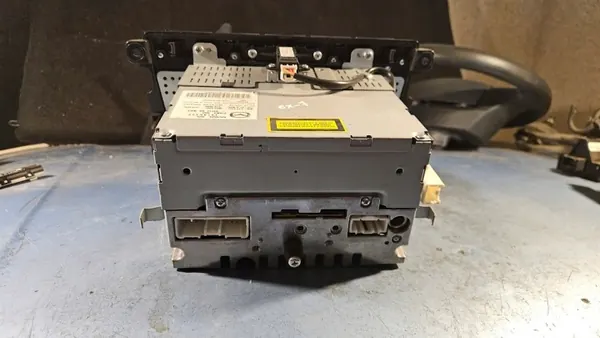 Mazda OEM 07E1B1638097 6-Disc In-Dash Radio MP3 image 4