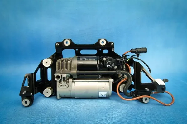 Audi A8 S8 Jousituskompressori OEM 4H0616005D image 2