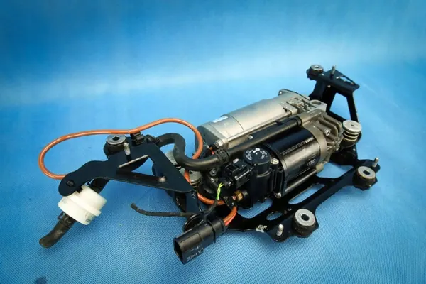 Audi A8 S8 Jousituskompressori OEM 4H0616005D image 3