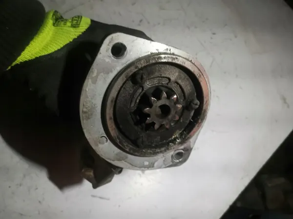 Motor de arranque Nissan Terrano 2.7 TD OEM 23300 6T001 image 2