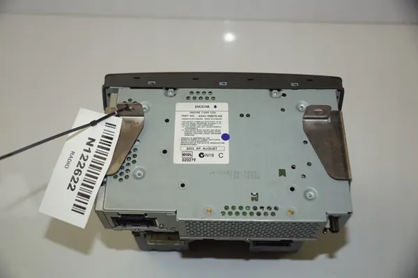 Radio Jaguar 4X43-18B876-AB Usado OE image 3