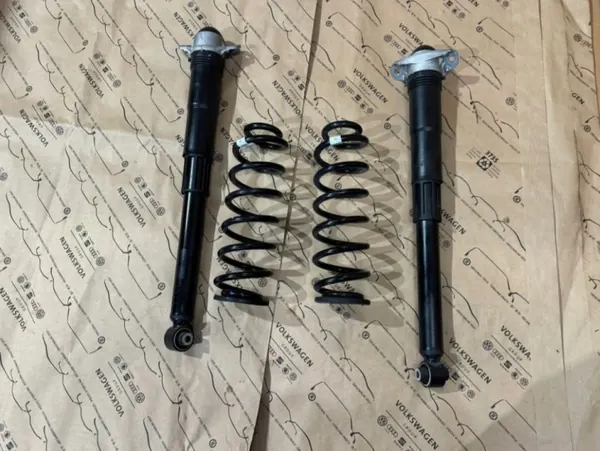 Audi Q3 83A II Achter schokdempers OEM 5QF513049BL image 2