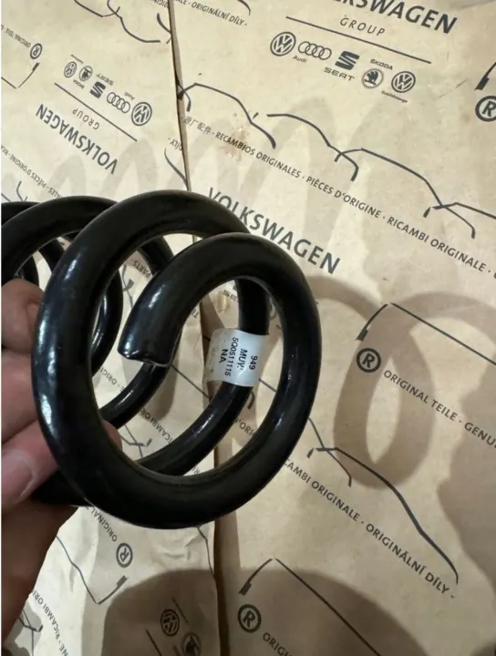 Audi Q3 83A II Achter schokdempers OEM 5QF513049BL image 3