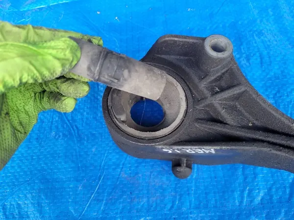 OPEL Meriva A Supporto Motore Anteriore 1.4 1.6 24416545 image 3