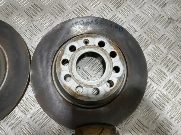 OEM 1K0615601AD Bremscheiben & Beläge Hinten Set image 3