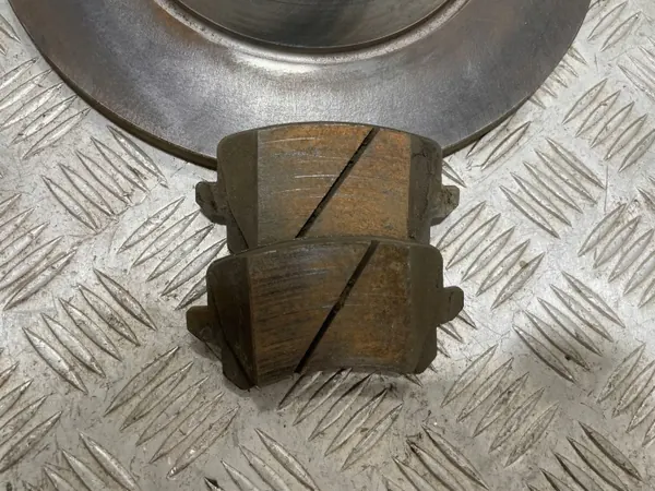 OEM 1K0615601AD Bremscheiben & Beläge Hinten Set image 4