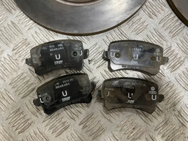 OEM 1K0615601AD Bremscheiben & Beläge Hinten Set image 6