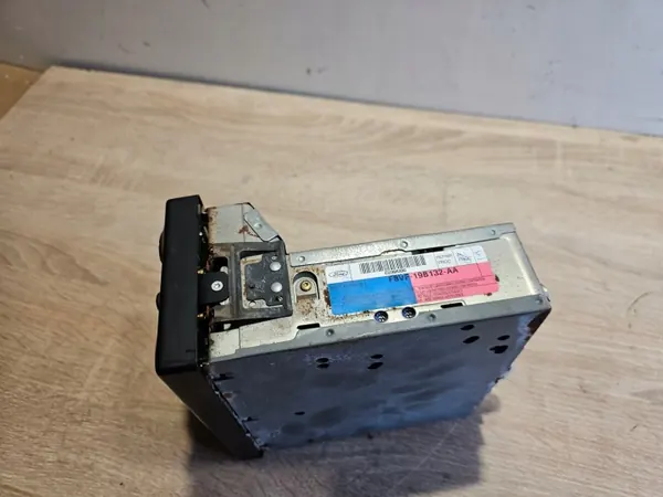 Lincoln Town Car Radio OEM F8VF19B132AA - Gebruikt image 5