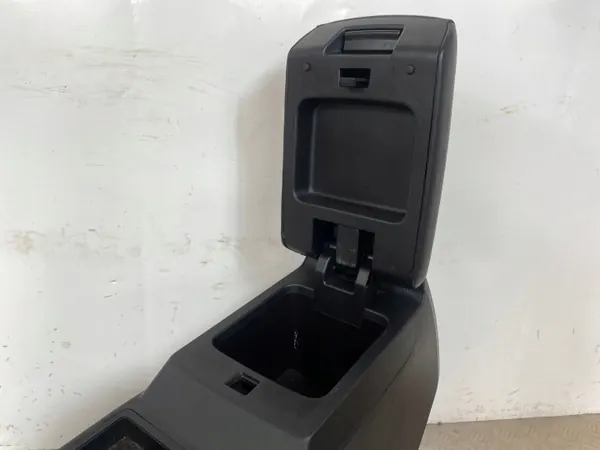 Mitsubishi Outlander IV console armsteun OEM FOB46894 image 4
