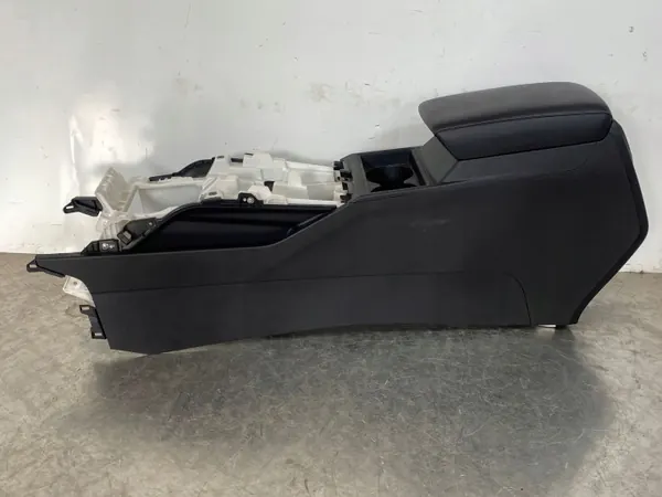 Mitsubishi Outlander IV console armsteun OEM FOB46894 image 6