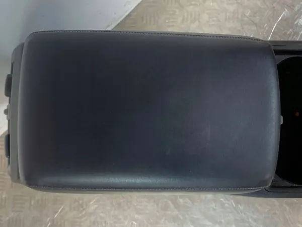 Mitsubishi Outlander IV console armsteun OEM FOB46894 image 8