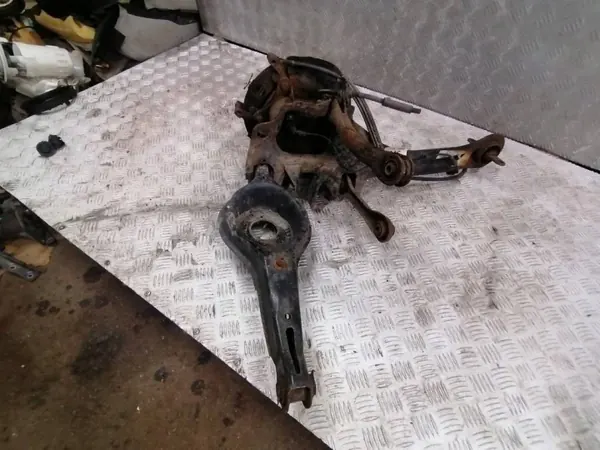 Ford Focus MK3 Taka-Akseli Vasen Pyörännavan OEM MIP16798 image 3