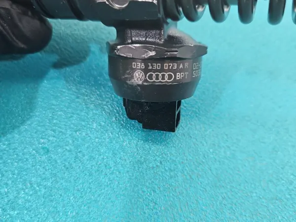 Bomba inyección OEM 0414720214 usado 1.9 TDI image 3